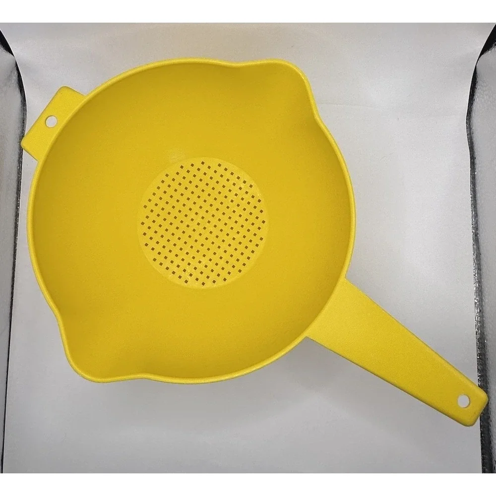 Tupperware Strainer Colander Large 2 Quart Size Yellow EUC Kitchen Utensil